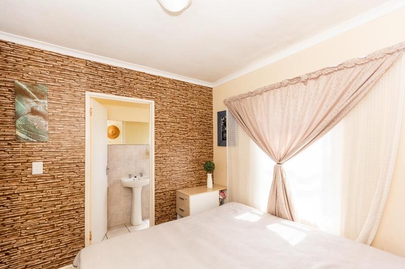 To Let 1 Bedroom Property for Rent in Parklands Western Cape